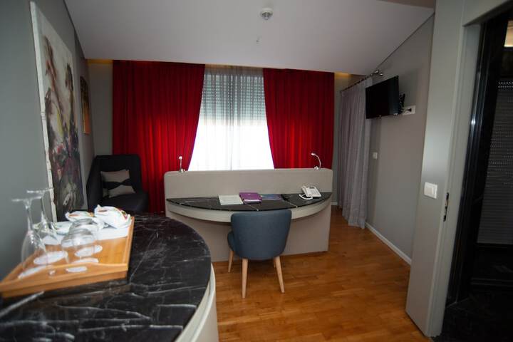 Room 49 of 253