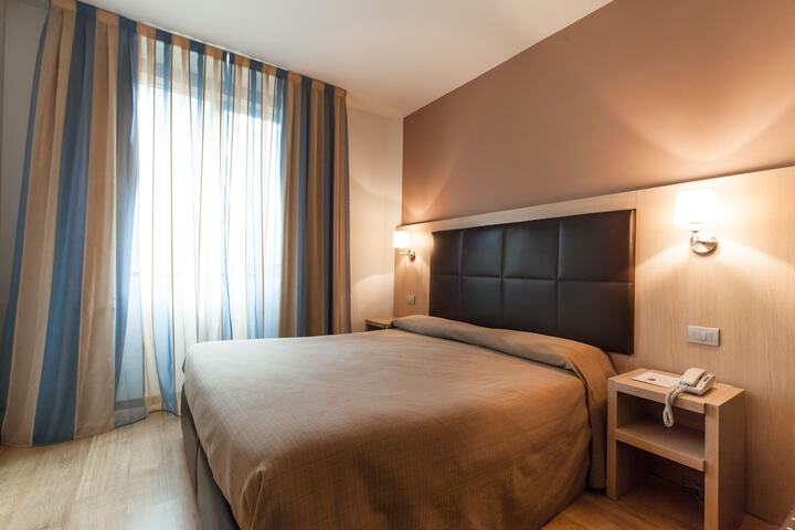 Room 10 of 18