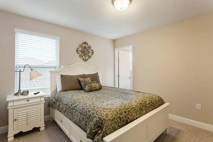 Room 5 of 16