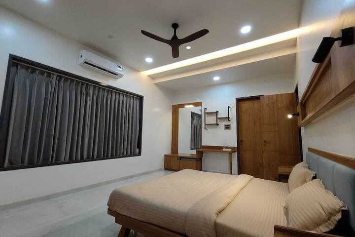 Room 3 of 10