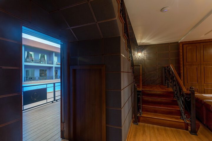 Room 16 of 36