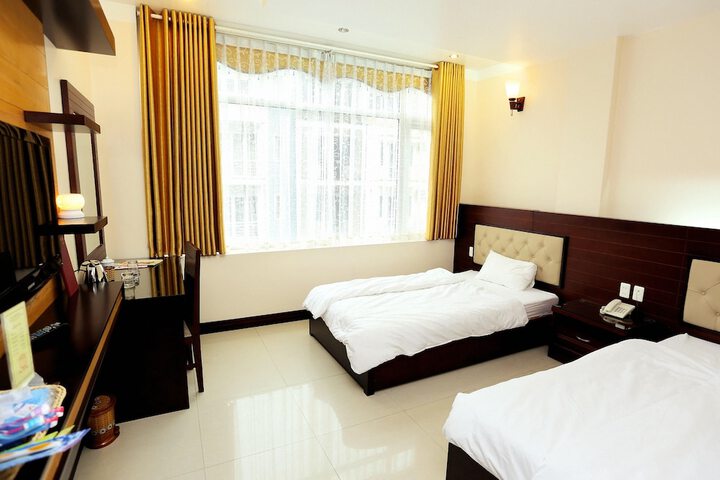 Room 13 of 22