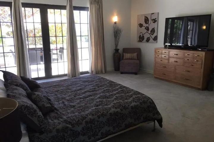Room 3 of 20
