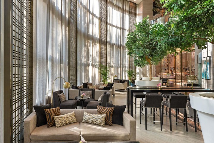 Lounge 215 of 268