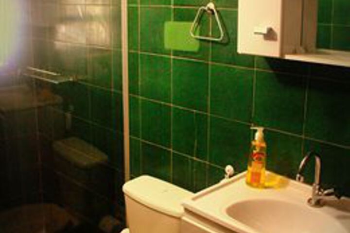 Room 4 of 82