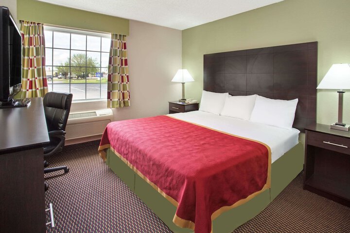 1 King Bed (3 of 13)
