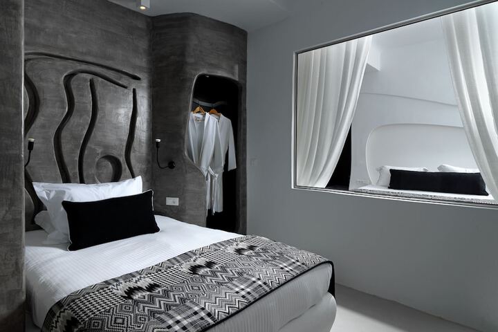 Room 33 of 65