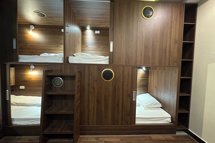 Room 6 of 53
