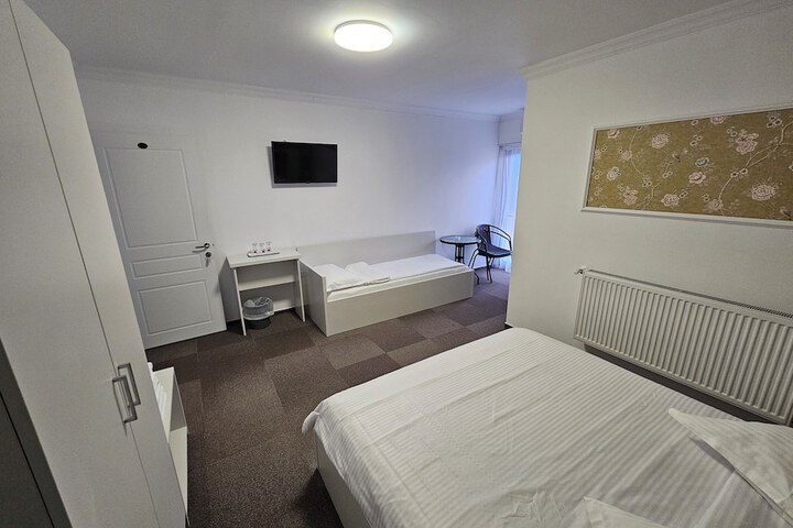 Room 11 of 34
