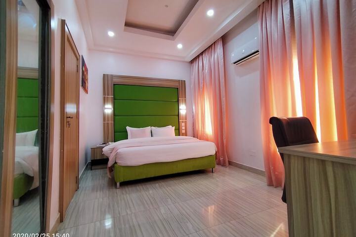 Room 5 of 79