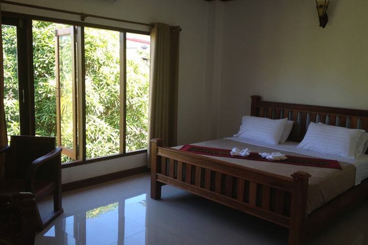 Room 4 of 32