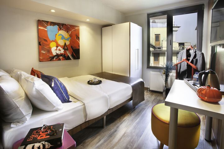 Room 21 of 39