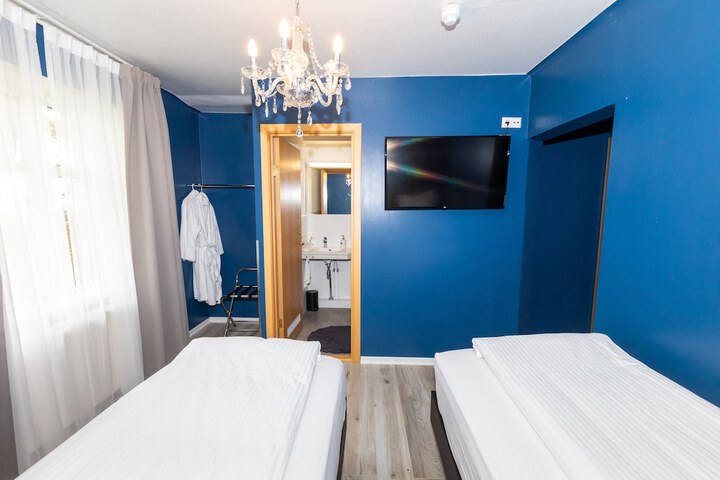 Room 4 of 37