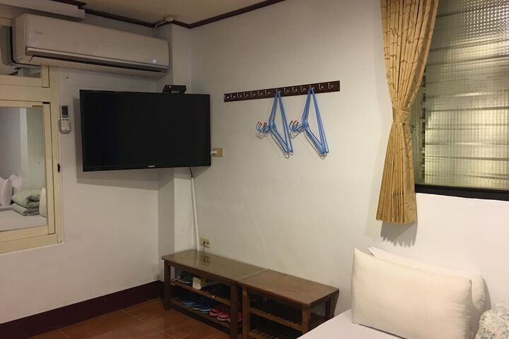 Room 21 of 42