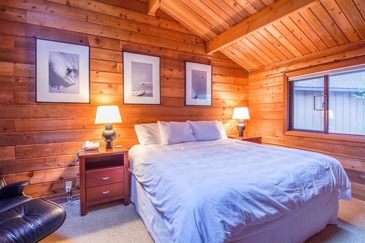 Room 3 of 20