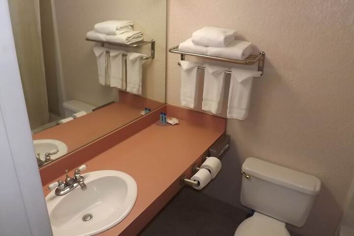 2 Double Beds (8 of 10)