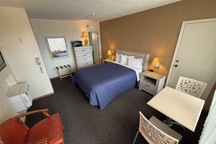 Room 7 of 33