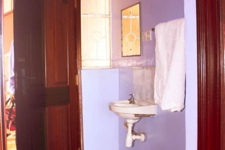 Room 16 of 35