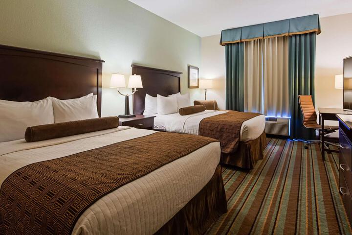 2 Queen Beds Microwave, Refrigerator WiFi Full Breakfast (2 of 7)
