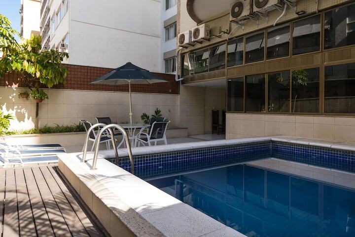 Hotel Pool