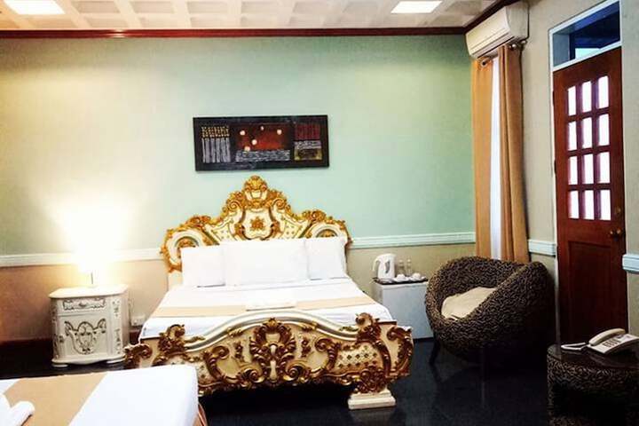 Room 18 of 80