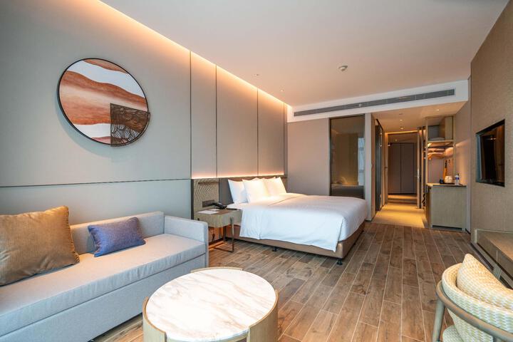 Room 42 of 60