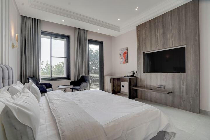 Room 28 of 66