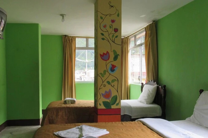 Room 6 of 9