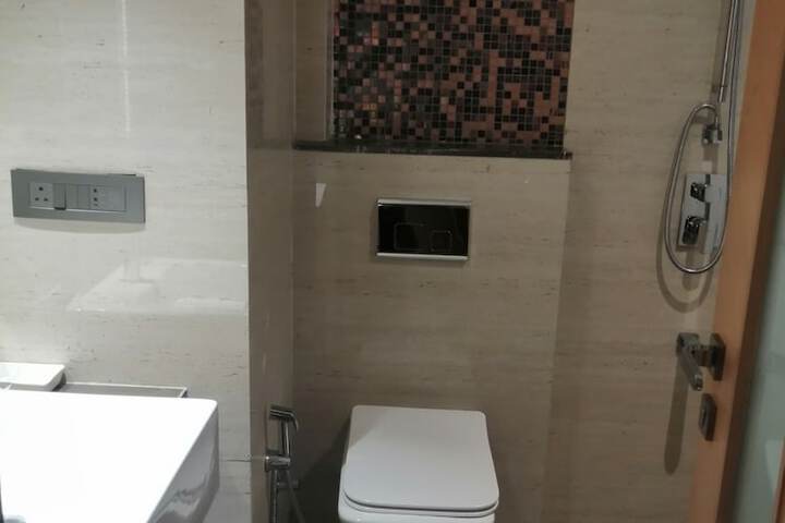 Room 119 of 181