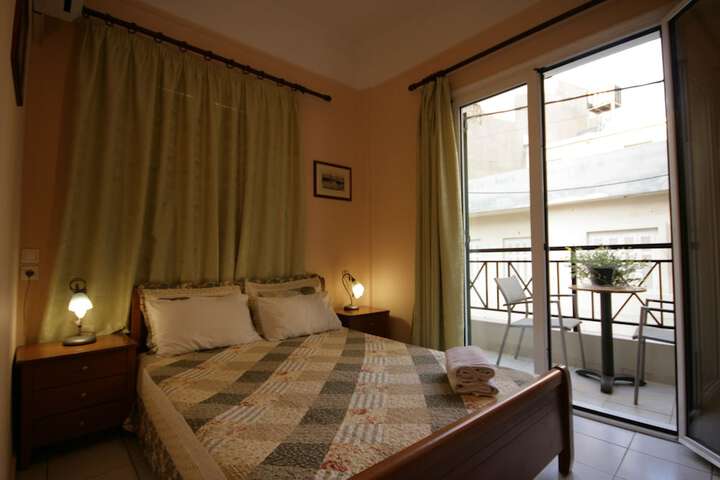 Room 4 of 33