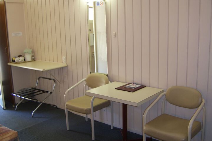 Room 3 of 87