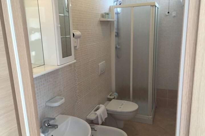 Room 15 of 34