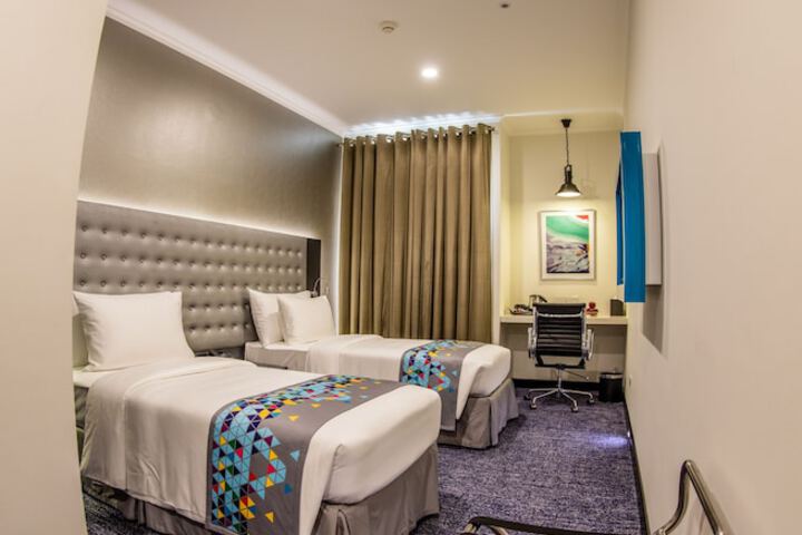 Room 52 of 106