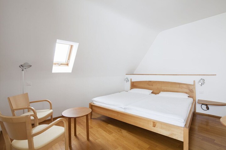 Room 27 of 67