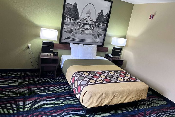 1 Queen Bed (2 of 22)