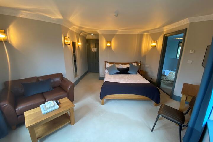 Room 8 of 48