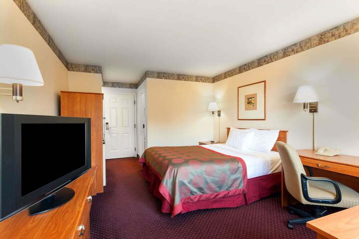 Room 3 of 16