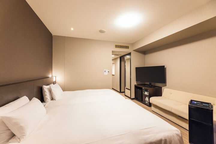 Room 27 of 101