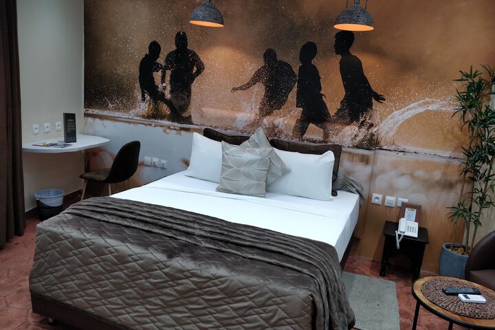 Room 33 of 76