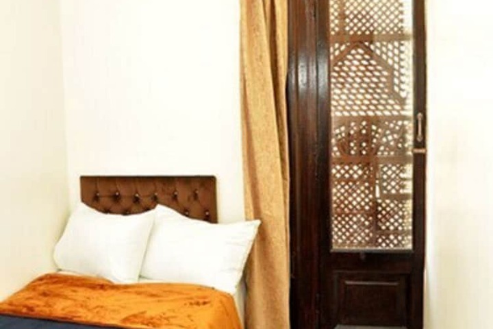 Room 52 of 80