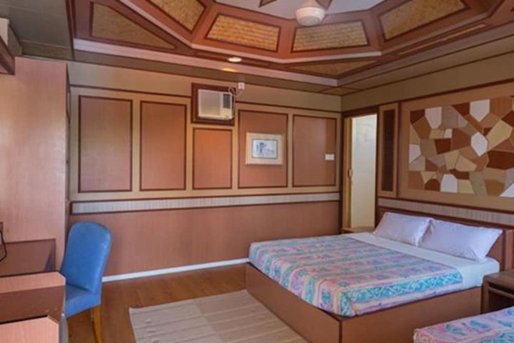 Room 10 of 27