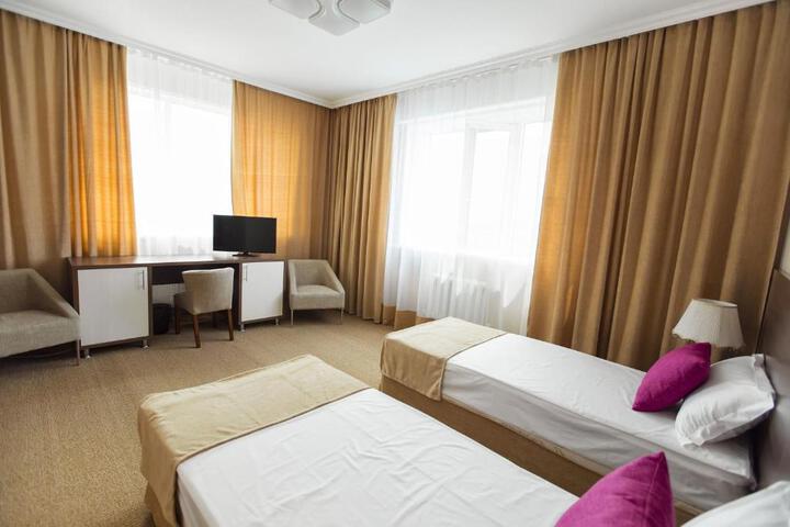 Room 5 of 12