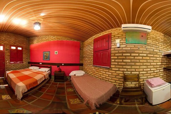 Room 3 of 48