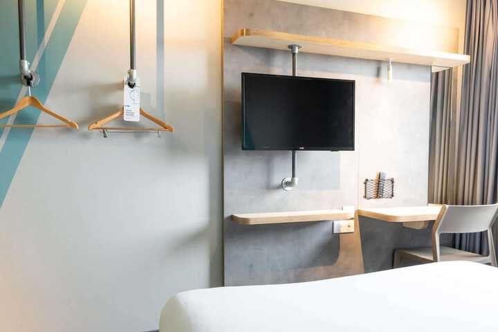Room 34 of 76