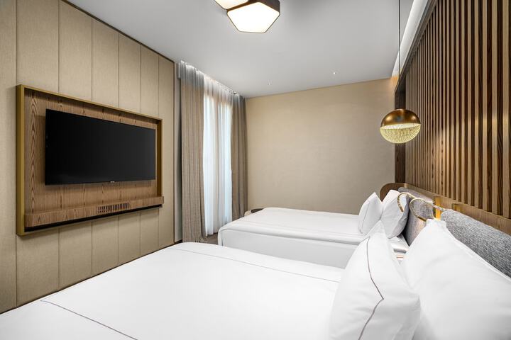 Room 15 of 111