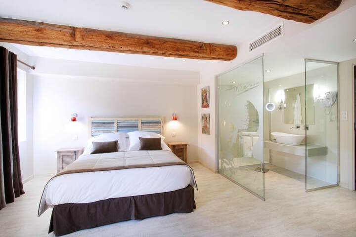 Room 10 of 41