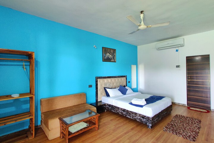 Room 10 of 27