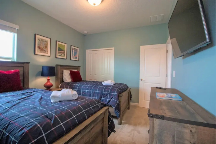 Room 6 of 33