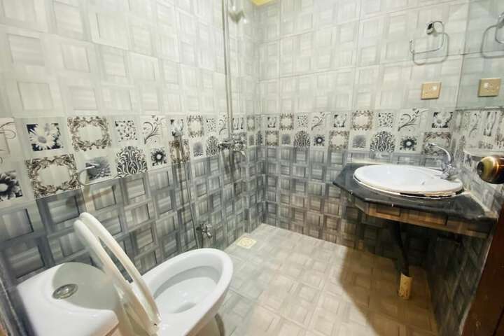 Room 12 of 22