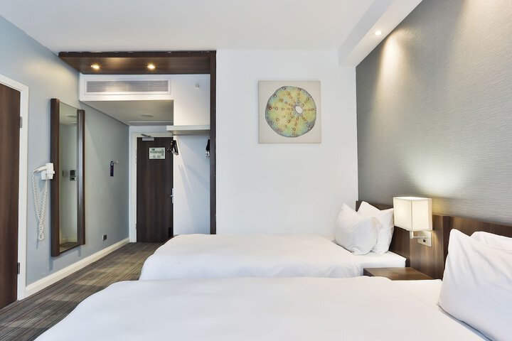 Room 17 of 187